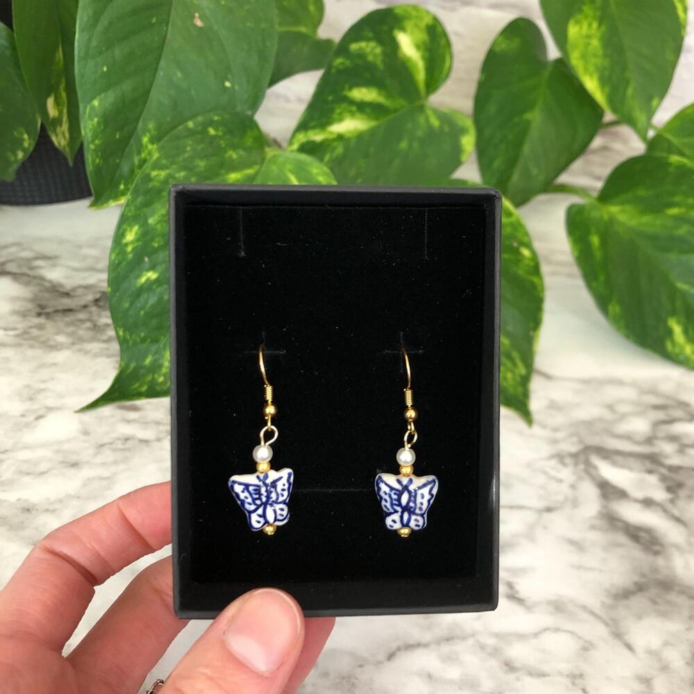 Handmade blue and white porcelain butterfly chinoiserie dangle earrings - GOLD
